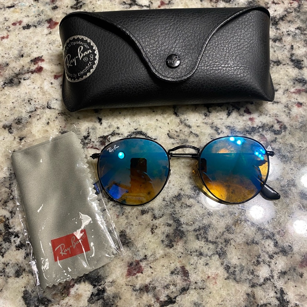 Ray-Ban Round Blue Sunglasses